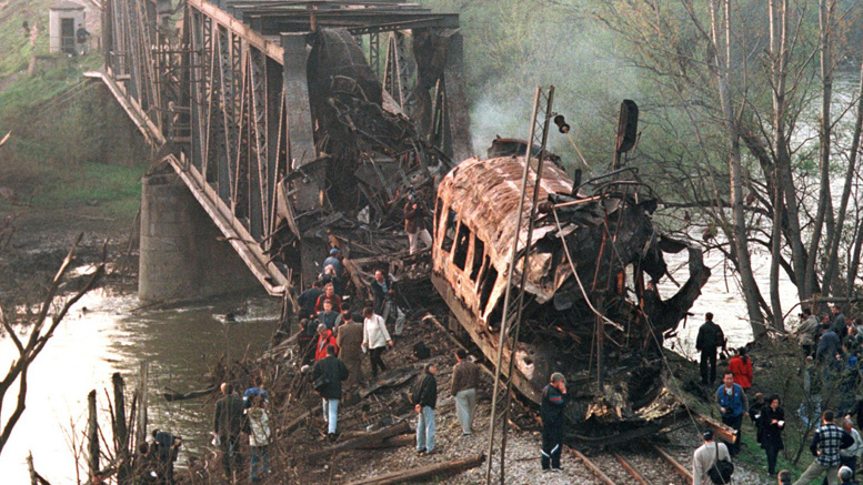 Il treno passeggeri che percorreva la linea Belgrado-Salonicco fu bombardato intenzionalmente